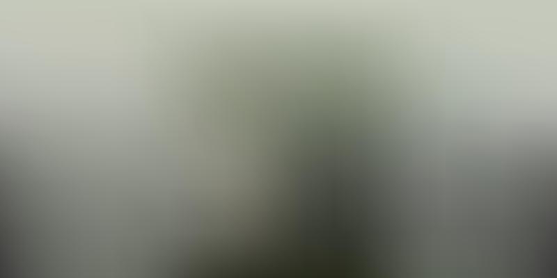 Light Gray vector abstract blur texture.