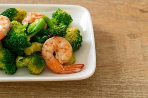 Stir-fried broccoli with shrimp - homemade food style photo