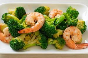 Stir-fried broccoli with shrimp - homemade food style