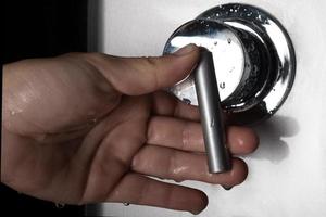 interruptores de mano mezclador de ducha para cambiar entre agua fría y caliente foto