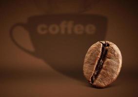 granos de café y molinillo de café foto