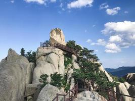 ulsanbawi rock en el parque nacional de seoraksan. Corea del Sur foto