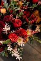 ramo de boda elegante rojo de flores naturales frescas foto