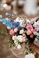 elegantes decoraciones de boda hechas de flores naturales foto