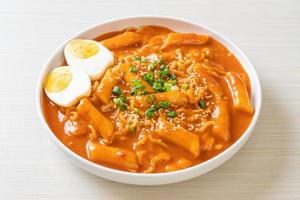 Korean instant noodle and Tteokbokki in Korean spicy sauce - Rabokki photo