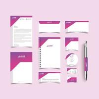 conjunto de identidad corporativa de color rosa. kit de diseño de plantillas de papelería. paquete de identidad de marca editable de plantilla de marca vector