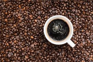 mezcla de diferentes tipos de granos de café. fondo cafe foto