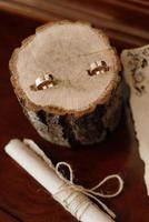 wedding rings with a wedding decor photo