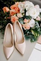 zapatos de novia de la novia, hermosa moda foto
