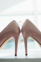 zapatos de novia de la novia, hermosa moda foto