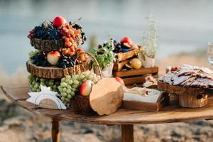 elegant wedding decorations made of natural flowers photo