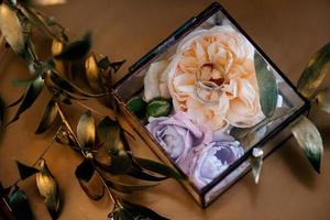 gold wedding rings as an attribute of a young couple's wedding photo