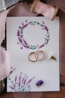 wedding rings with wedding decor photo