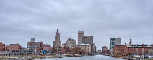 Providence Rhode Island horizonte en un día nublado y sombrío foto