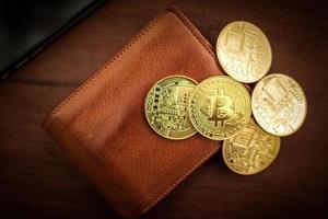 Bitcoin criptomoneda. dinero digital para pagos bancarios y en redes internacionales. billetera con concepto blockchain. foto