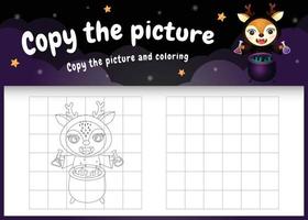 Copie la imagen del juego para niños y la página para colorear con un lindo ciervo usando un disfraz de halloween vector