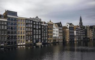 Amsterdam, Holanda - 06 de septiembre de 2018, edificio de la estación central foto