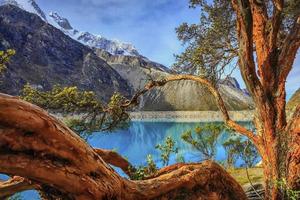 hermosa vista a la laguna paron, ancash, peru. foto