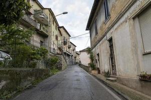 Pueblo papigno cerca de la cascada marmore foto