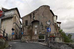 edificios en papigno, italia, 2020 foto