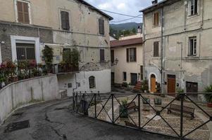 edificios en papigno, italia, 2020 foto