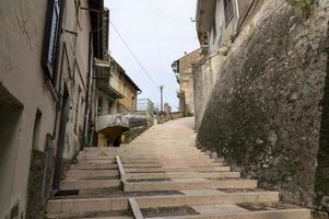 calles de la ciudad de papigno, italia, 2020 foto