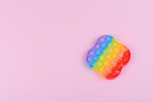 juguete para niños de colores brillantes hecho de silicona diseñado para aliviar el estrés