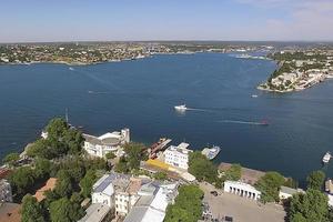 vista aérea del paisaje urbano de la ciudad costera. foto
