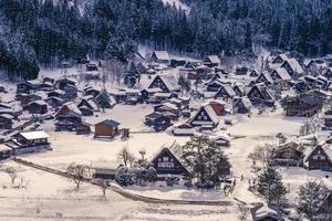 Pueblo de ogimachi en shirakawa, gifu en japón foto