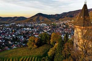 Vista aérea de kappelrodeck en las montañas de la Selva Negra, Alemania foto