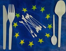 Europe bans straws and plastic tableware because of microplastics photo