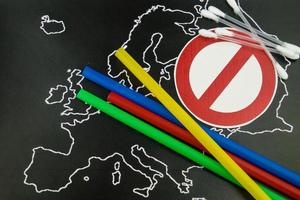 Europe bans straws and plastic tableware because of microplastics photo