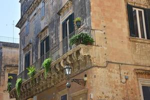 italia, lecce, ciudad con arquitectura barroca e iglesias y restos arqueológicos. foto