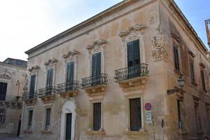 italia, lecce, ciudad con arquitectura barroca e iglesias y restos arqueológicos. foto