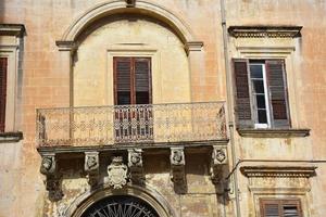 italia, lecce, ciudad con arquitectura barroca e iglesias y restos arqueológicos. foto