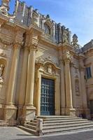 italia, lecce, ciudad con arquitectura barroca e iglesias y restos arqueológicos. foto