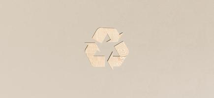 símbolo de reciclaje de madera foto