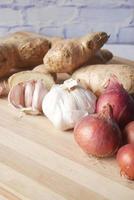 ginger and garlic on chopping board, top view photo