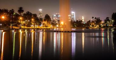 Los Ángeles, California, el centro de la ciudad por la noche