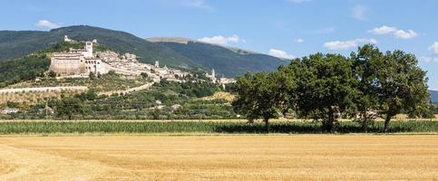 pueblo de asís en la región de umbría, italia. foto