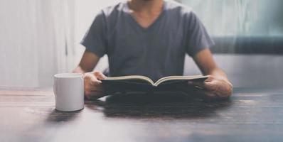 People read books to increase knowledge capability photo