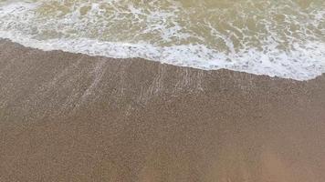 sfondo naturale con superficie della spiaggia e onde video