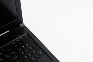 vista de teclado en la computadora portátil. Fondo blanco foto