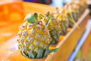 Piña en el mercado, Bangkok, Tailandia foto