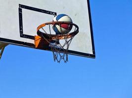 deporte en forma y concepto de vida saludable baloncesto foto