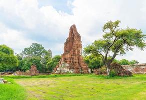 Hermosa arquitectura antigua histórica de ayutthaya en tailandia: mejora el estilo de procesamiento del color foto