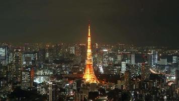 tidsfördröjning tokyo torn med tokyo stad i japan video