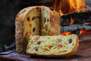 panettone con frutas pastel de navidad italiano foto