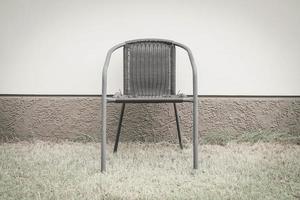 silla con pared vacía para espacio de copia - filtro de efecto vintage foto