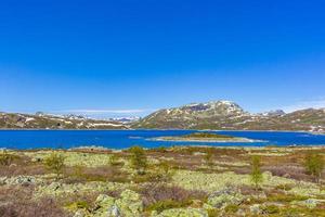 vavatn lago panorama paisaje cantos rodados montañas hemsedal noruega. foto